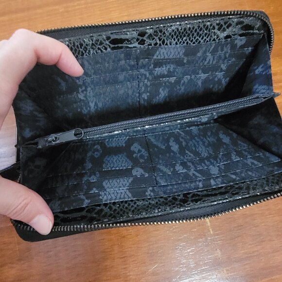 Kenneth Cole New York Black Patent Leather Clutch Purse Wallet - Picture 4 of 13